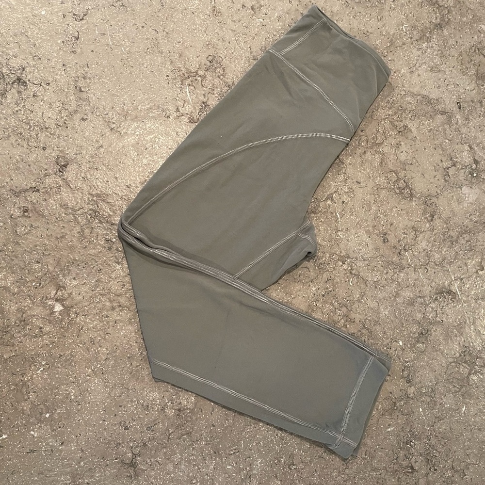 Lululemon High Rise 21” leggings